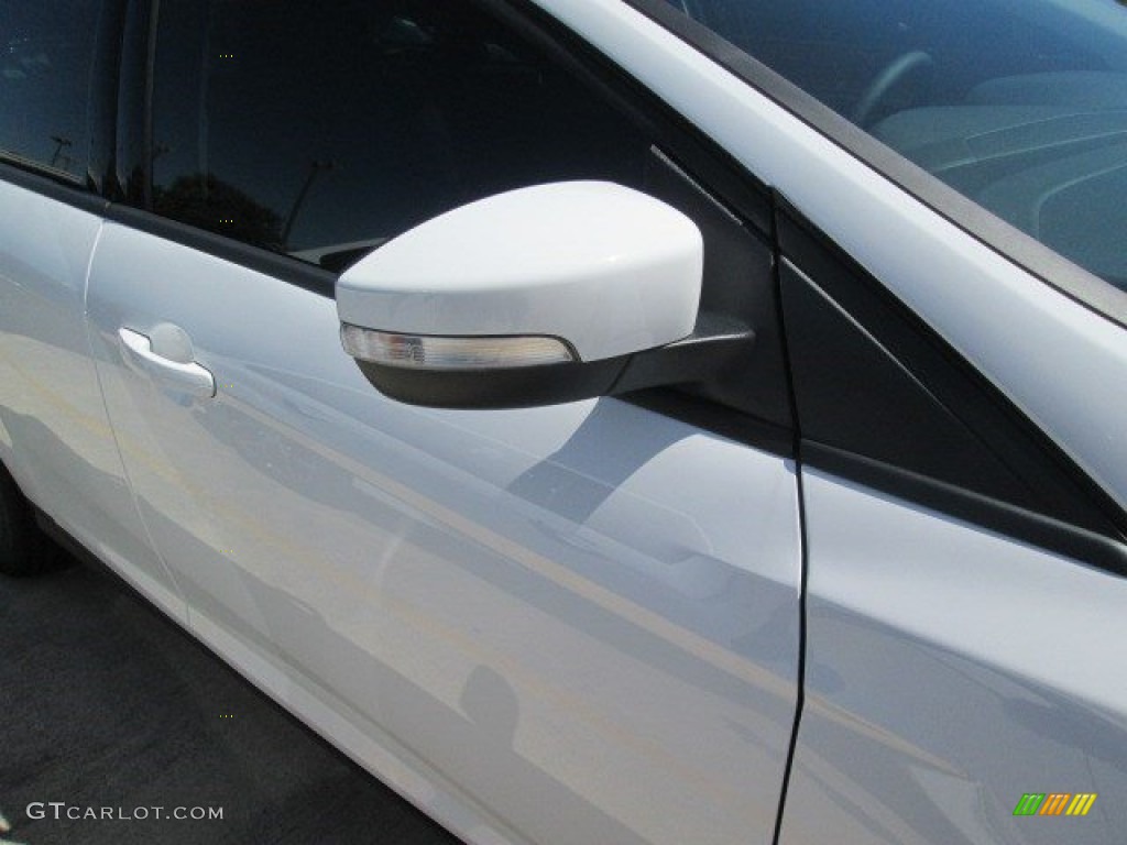 2015 Focus SE Sedan - Oxford White / Charcoal Black photo #4