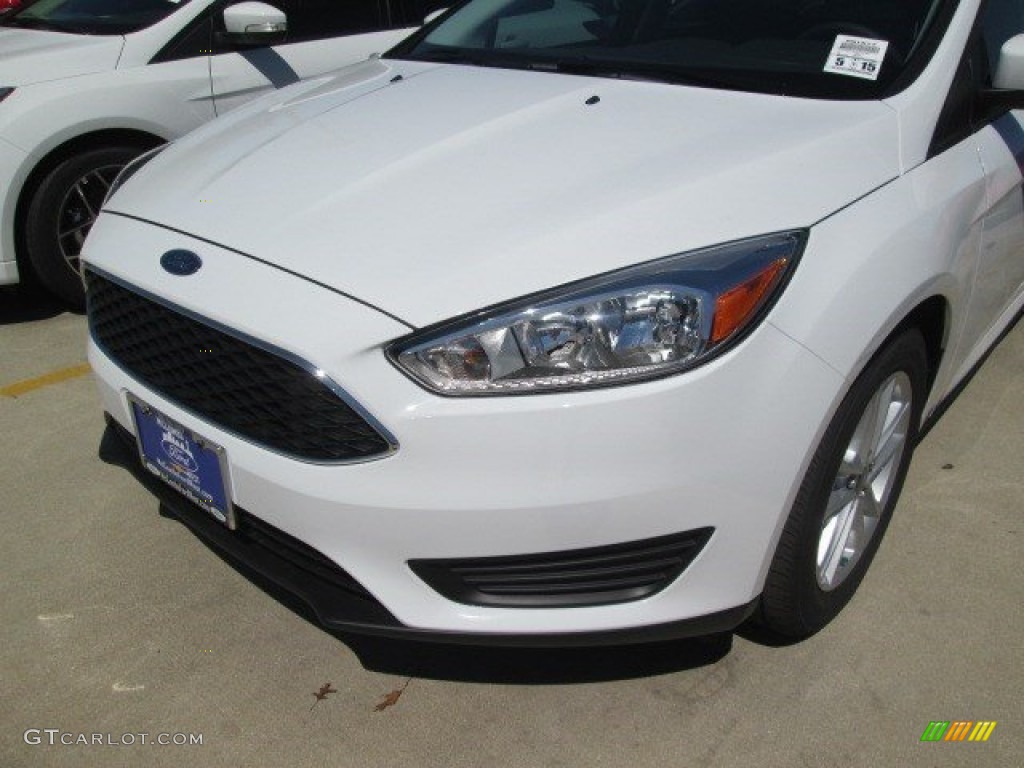 2015 Focus SE Sedan - Oxford White / Charcoal Black photo #8