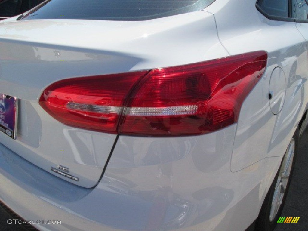 2015 Focus SE Sedan - Oxford White / Charcoal Black photo #13