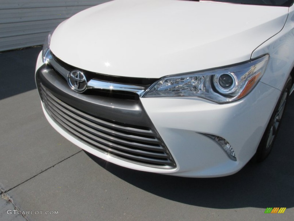 2015 Camry LE - Super White / Ash photo #9