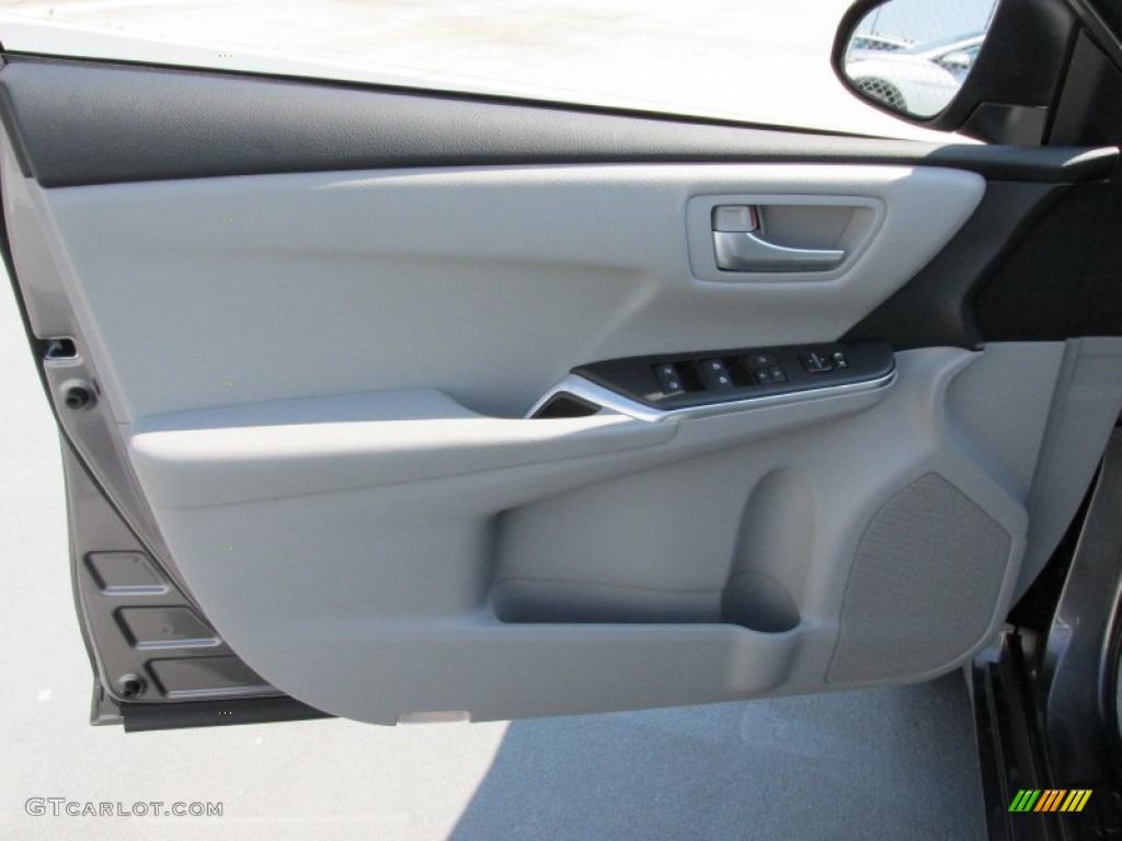2015 Camry LE - Predawn Gray Mica / Ash photo #19