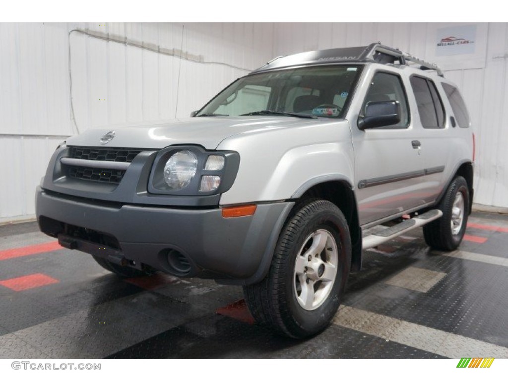 2004 Xterra XE 4x4 - Silver Lightning Metallic / Gray photo #3