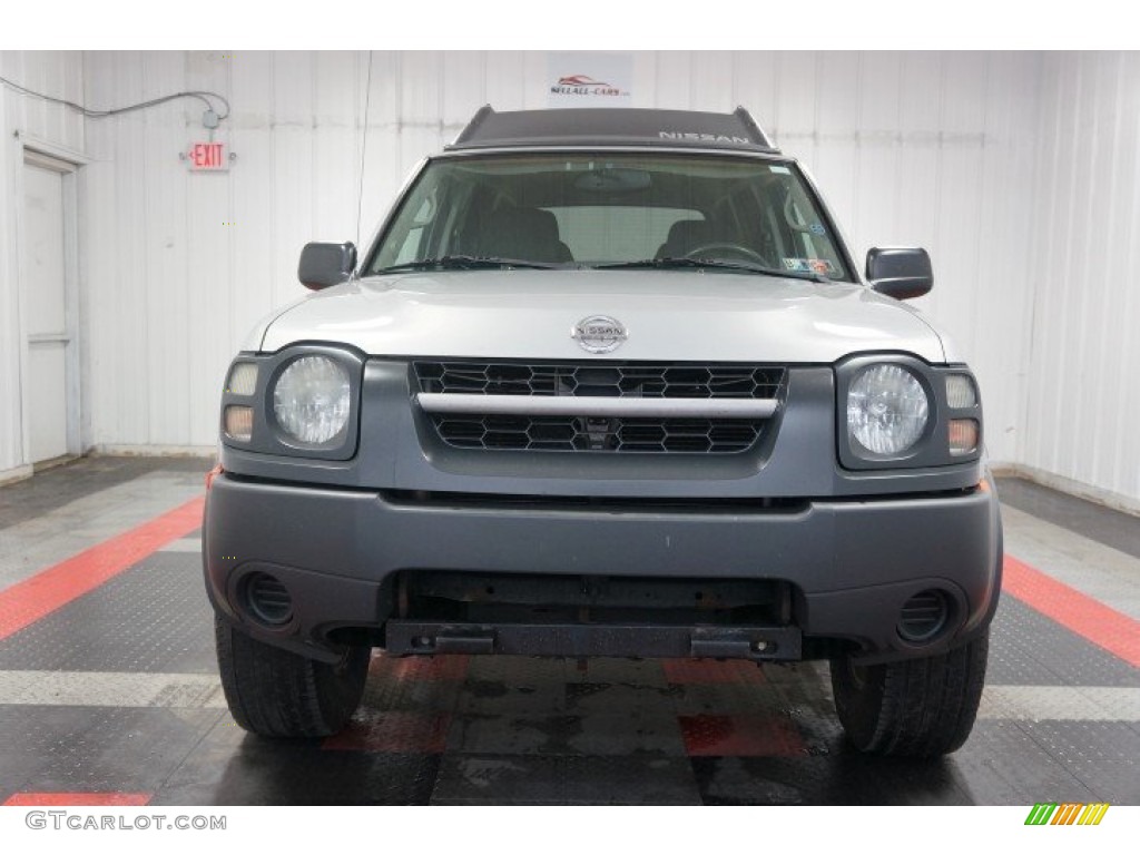 2004 Xterra XE 4x4 - Silver Lightning Metallic / Gray photo #4