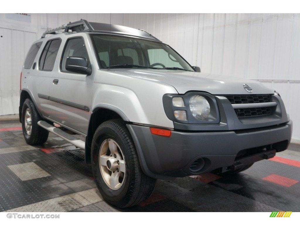 2004 Xterra XE 4x4 - Silver Lightning Metallic / Gray photo #5