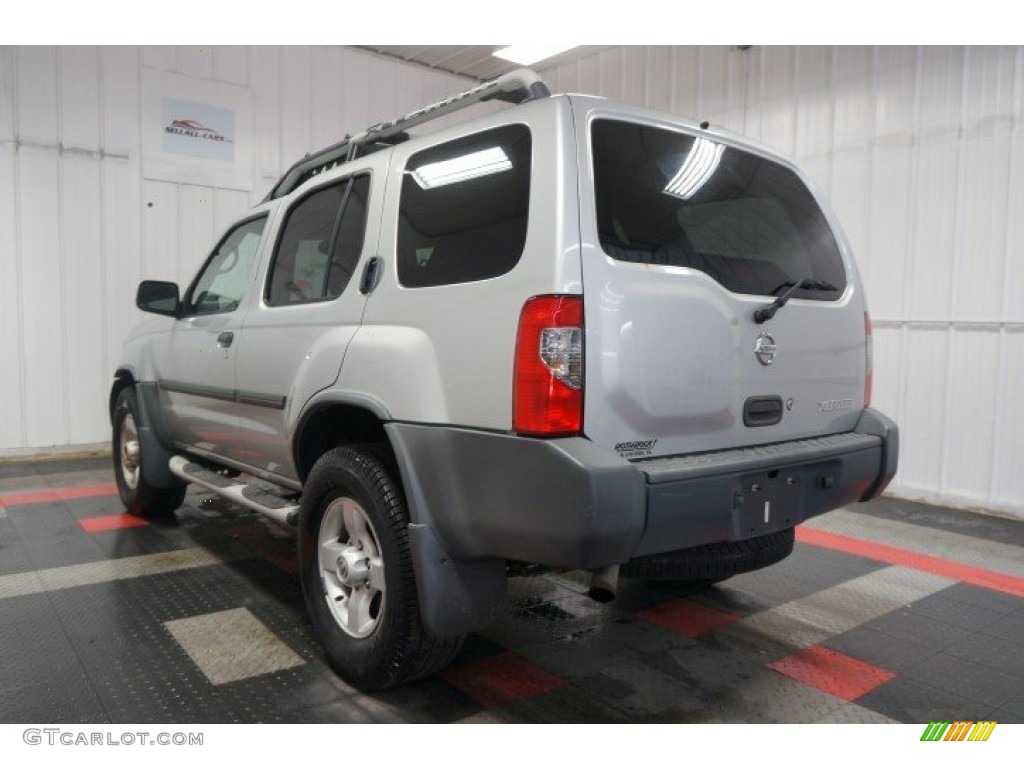 2004 Xterra XE 4x4 - Silver Lightning Metallic / Gray photo #10