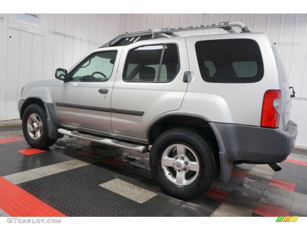 2004 Xterra XE 4x4 - Silver Lightning Metallic / Gray photo #11
