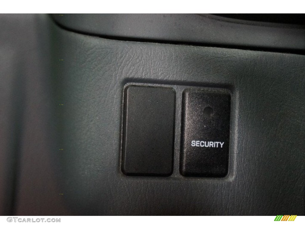 2004 Xterra XE 4x4 - Silver Lightning Metallic / Gray photo #25