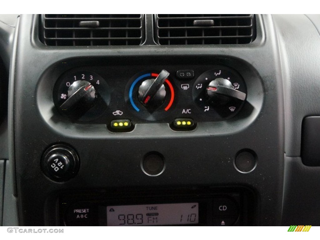 2004 Xterra XE 4x4 - Silver Lightning Metallic / Gray photo #28