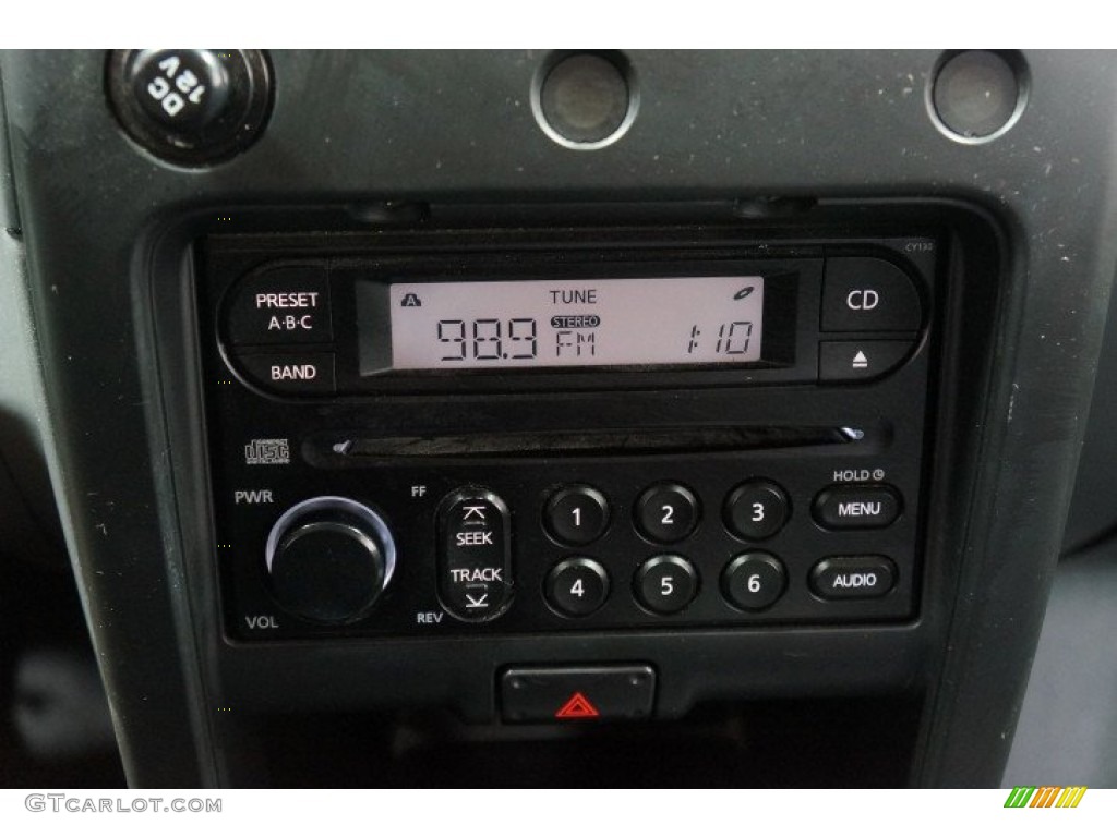 2004 Xterra XE 4x4 - Silver Lightning Metallic / Gray photo #29