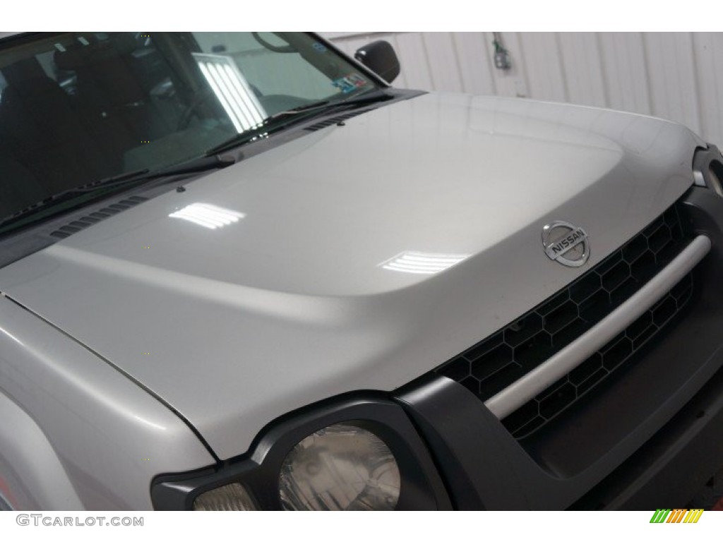 2004 Xterra XE 4x4 - Silver Lightning Metallic / Gray photo #36