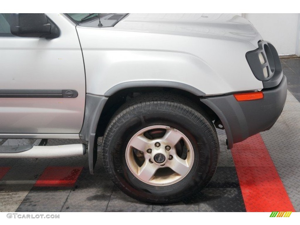2004 Xterra XE 4x4 - Silver Lightning Metallic / Gray photo #37