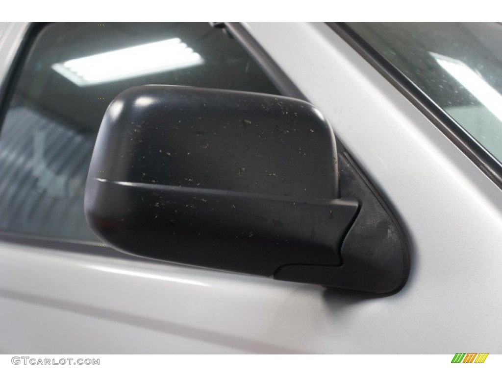2004 Xterra XE 4x4 - Silver Lightning Metallic / Gray photo #40