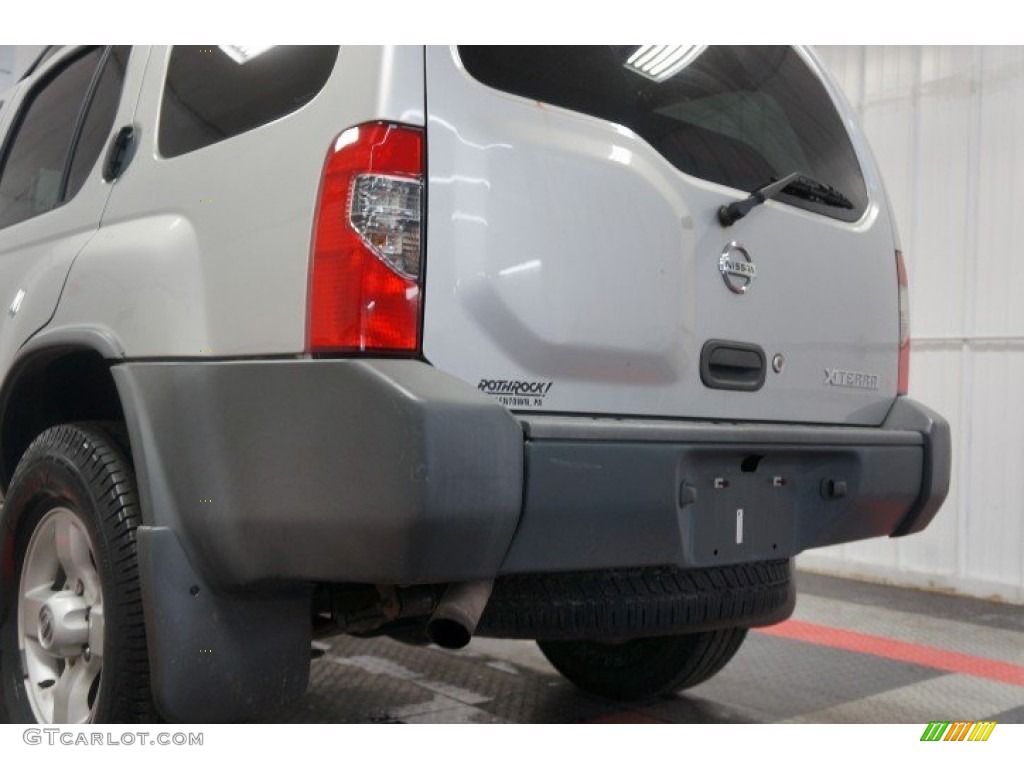 2004 Xterra XE 4x4 - Silver Lightning Metallic / Gray photo #48