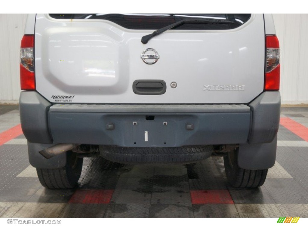 2004 Xterra XE 4x4 - Silver Lightning Metallic / Gray photo #50