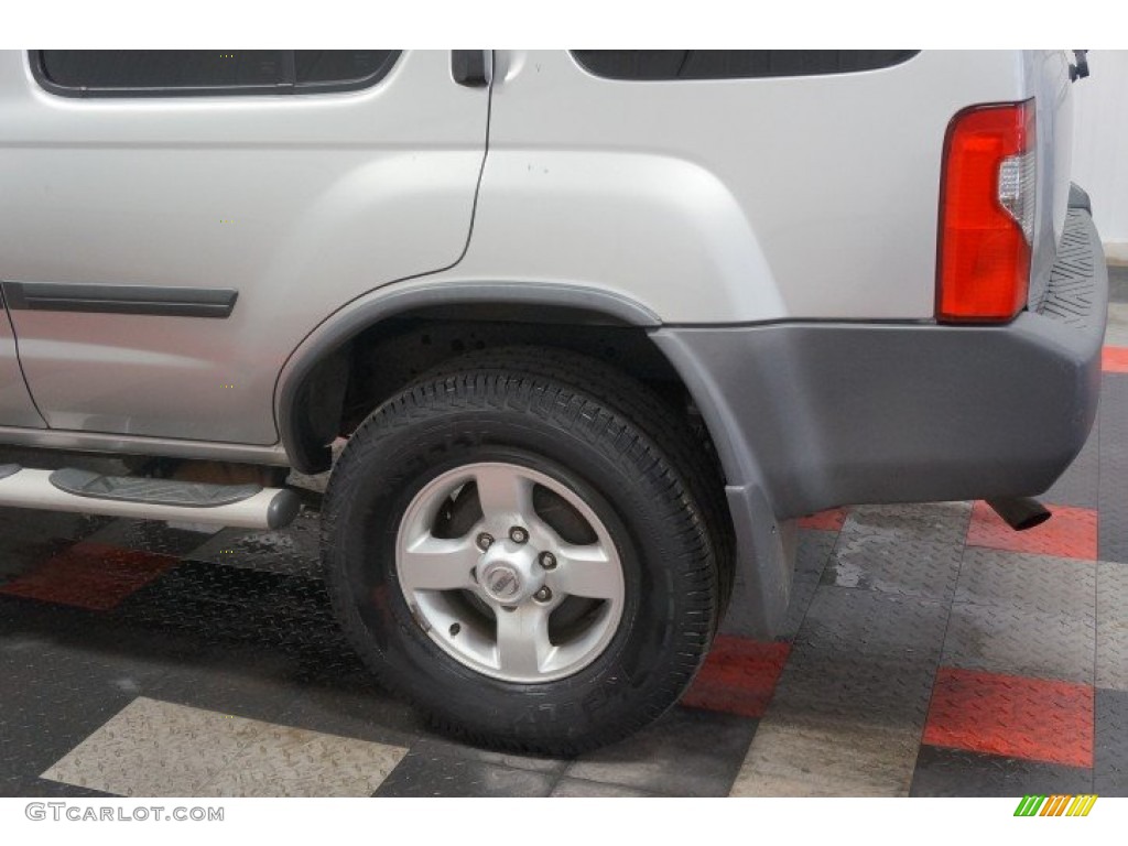 2004 Xterra XE 4x4 - Silver Lightning Metallic / Gray photo #52