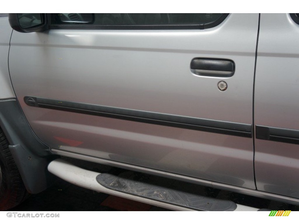 2004 Xterra XE 4x4 - Silver Lightning Metallic / Gray photo #56