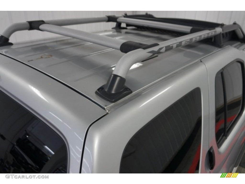 2004 Xterra XE 4x4 - Silver Lightning Metallic / Gray photo #68