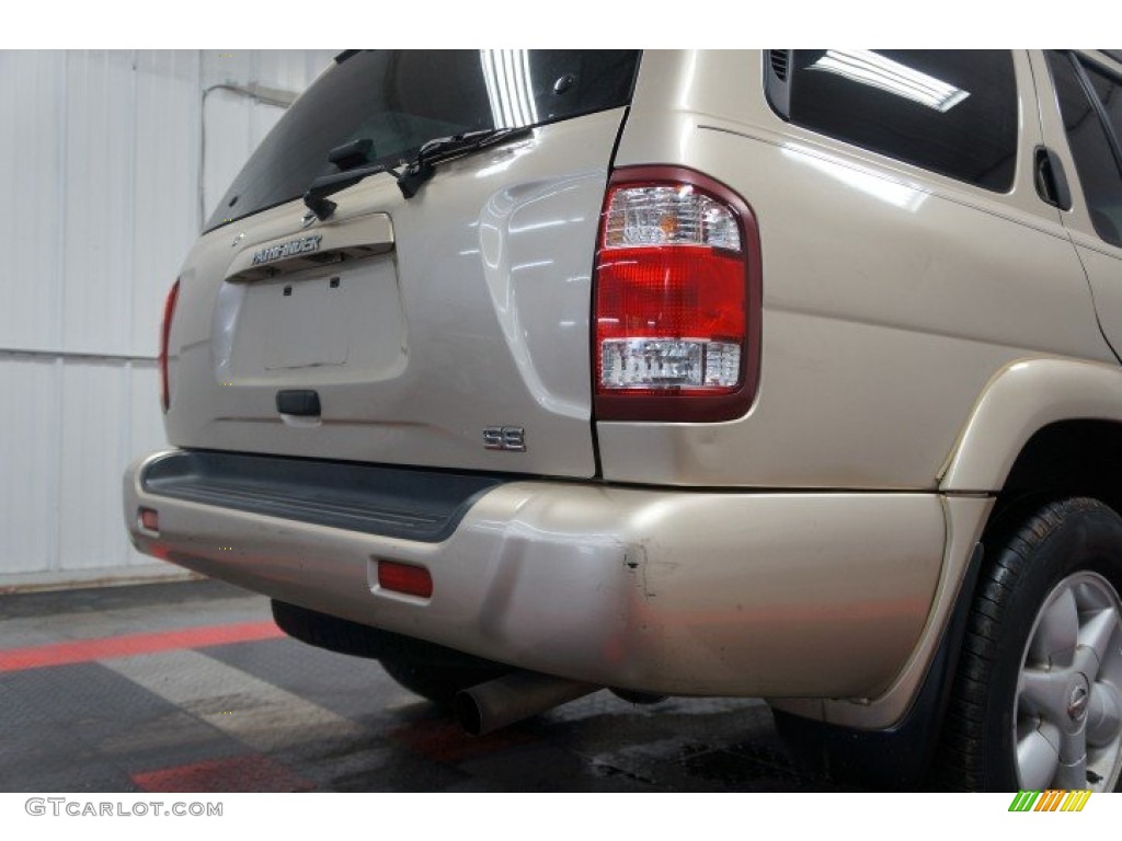 2002 Pathfinder SE 4x4 - Sahara Beige Metallic / Beige photo #60