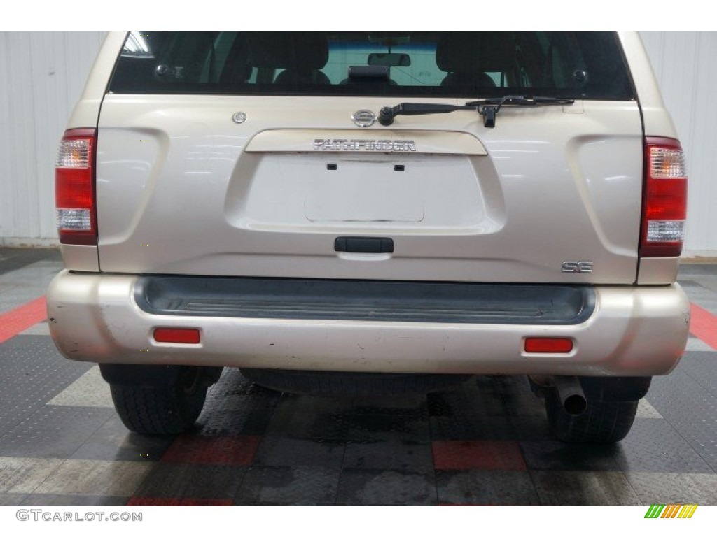 2002 Pathfinder SE 4x4 - Sahara Beige Metallic / Beige photo #62