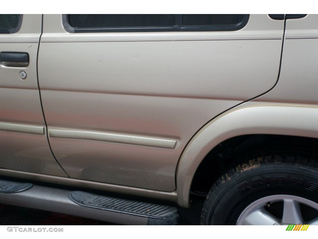 2002 Pathfinder SE 4x4 - Sahara Beige Metallic / Beige photo #68