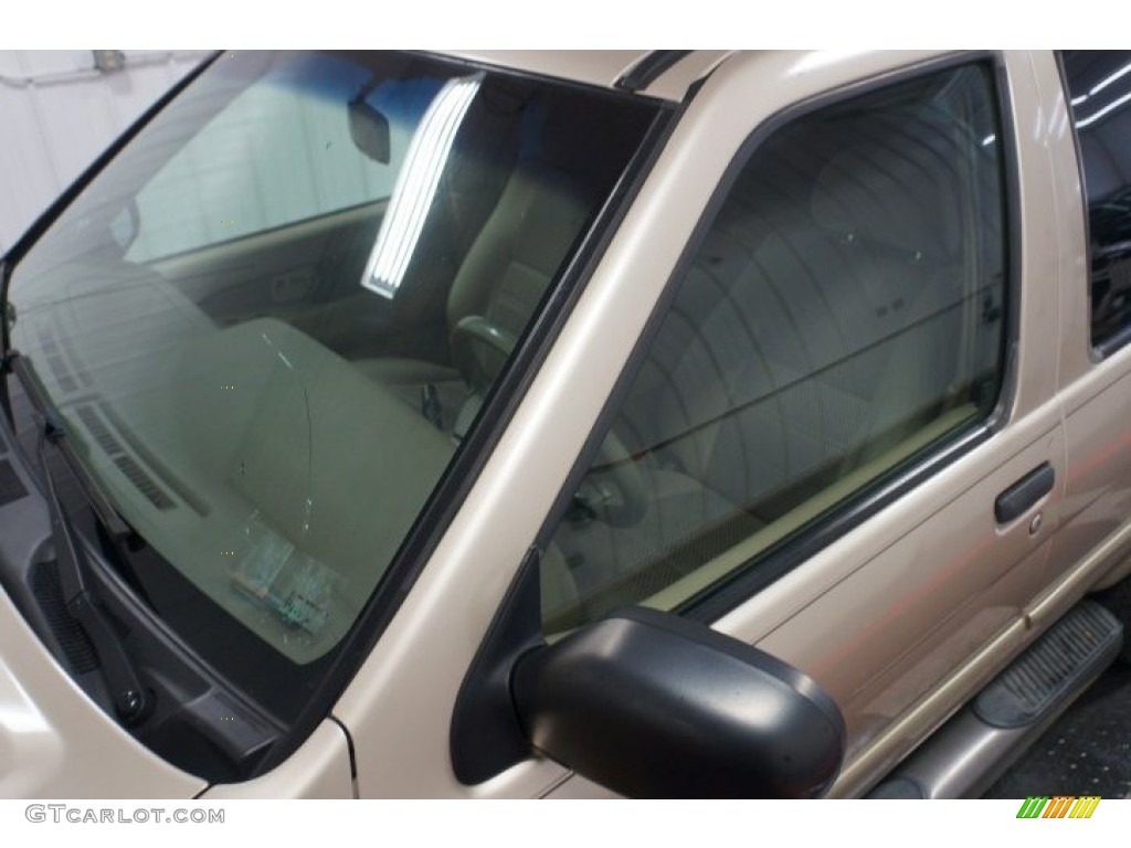 2002 Pathfinder SE 4x4 - Sahara Beige Metallic / Beige photo #80