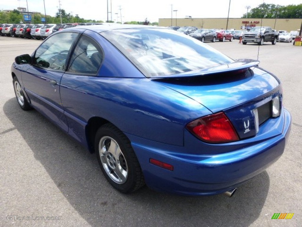 2004 Sunfire Coupe - Electric Blue Metallic / Graphite photo #2