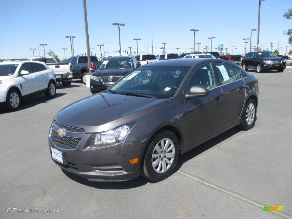 2011 Cruze LS - Taupe Gray Metallic / Jet Black/Medium Titanium photo #2