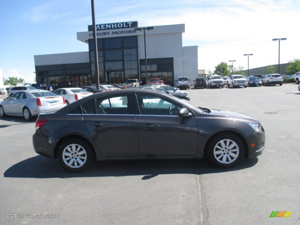 2011 Cruze LS - Taupe Gray Metallic / Jet Black/Medium Titanium photo #7