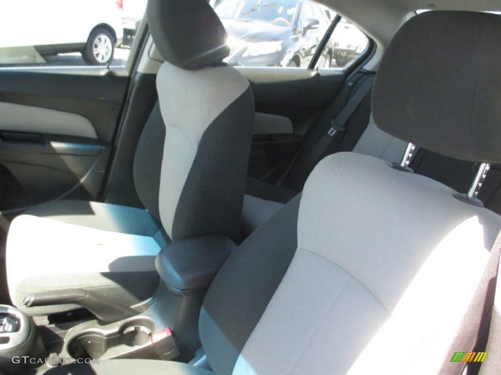 2011 Cruze LS - Taupe Gray Metallic / Jet Black/Medium Titanium photo #11