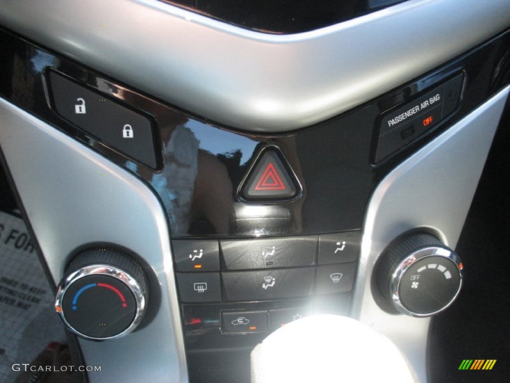 2011 Cruze LS - Taupe Gray Metallic / Jet Black/Medium Titanium photo #18