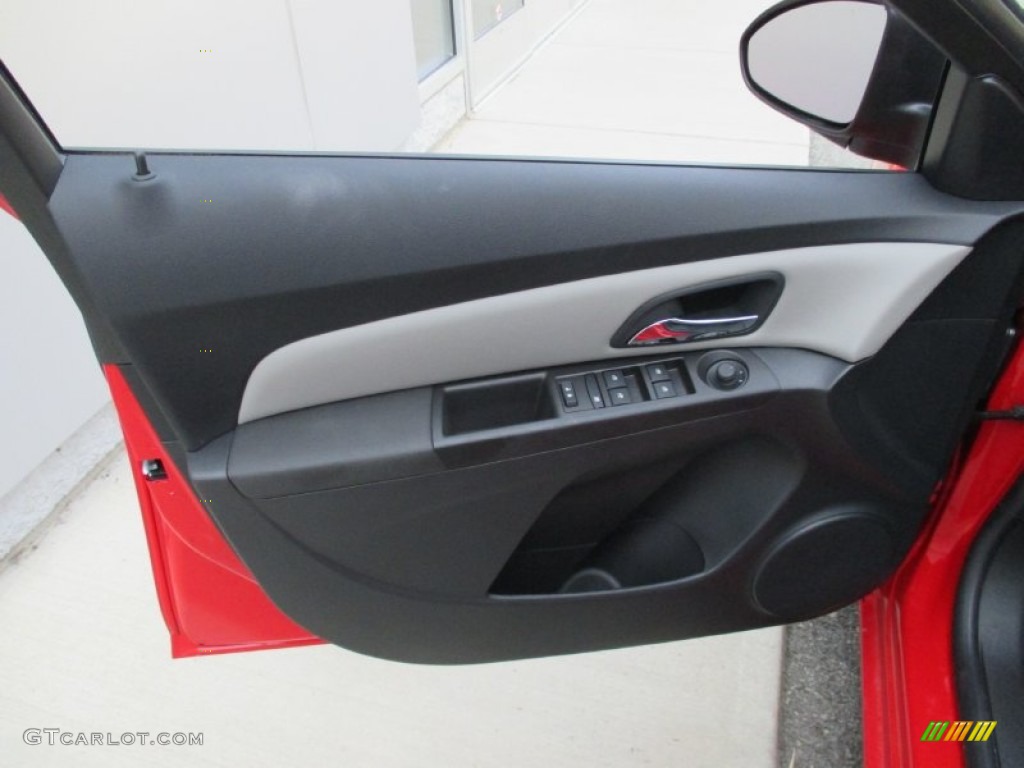 2015 Chevrolet Cruze L Jet Black/Medium Titanium Door Panel Photo #104657317