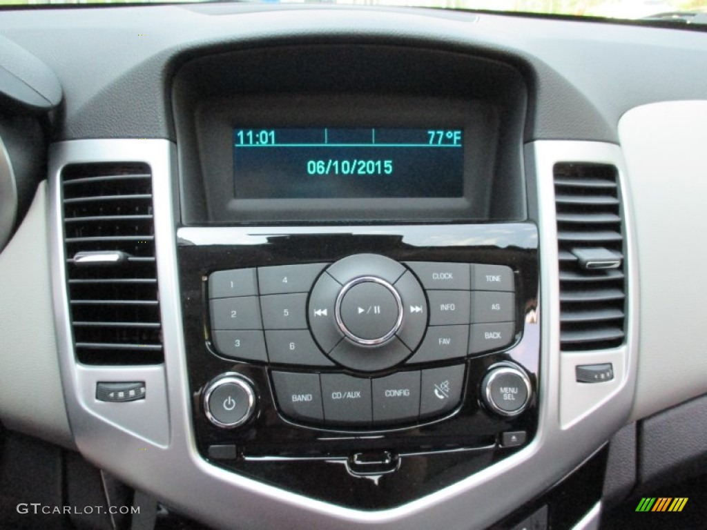 2015 Chevrolet Cruze L Controls Photo #104657434