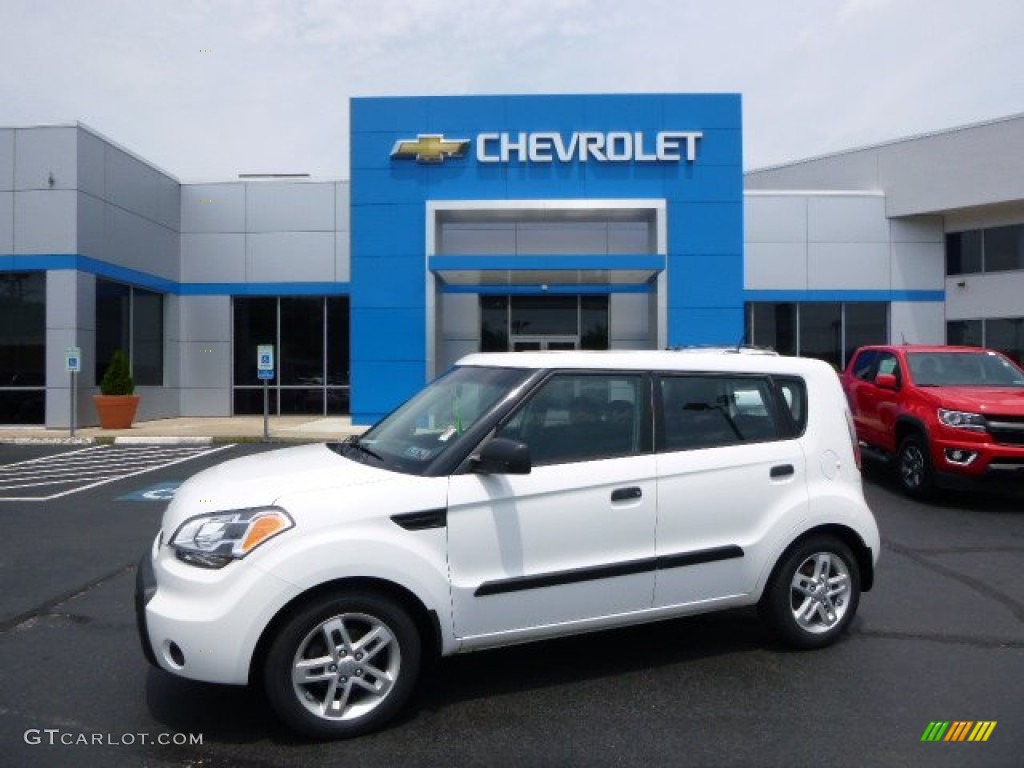 Clear White Kia Soul