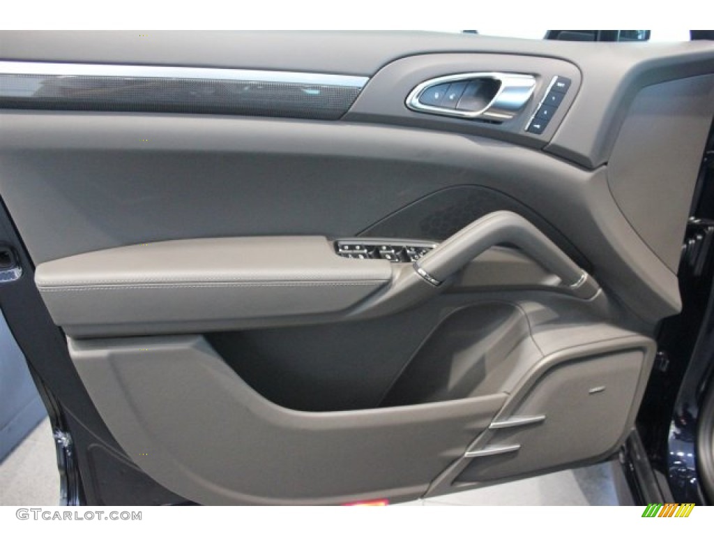 2016 Porsche Cayenne GTS Agate Grey Door Panel Photo #104683749