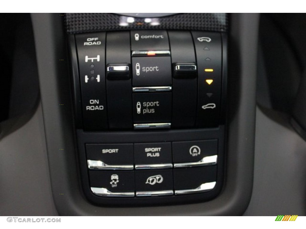 2016 Porsche Cayenne GTS Controls Photo #104683902