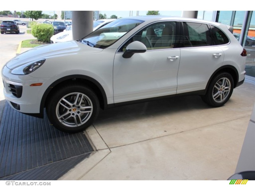 Carrara White Metallic 2016 Porsche Cayenne Standard Cayenne Model Exterior Photo #104684313