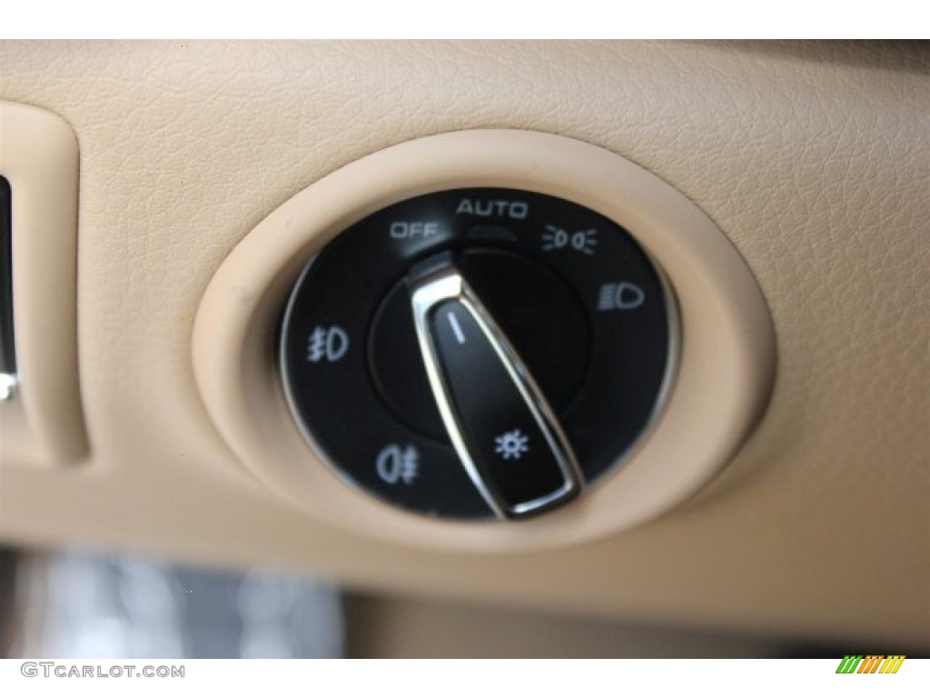 2016 Porsche Cayenne Standard Cayenne Model Controls Photo #104684712