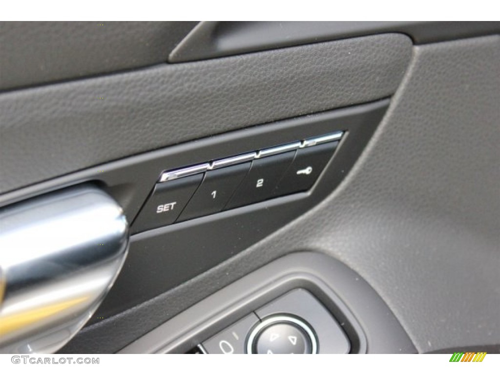 2015 Porsche Boxster Standard Boxster Model Controls Photo #104686512