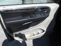 Dark Charcoal Pearl - Grand Caravan Mainstreet Photo No. 5
