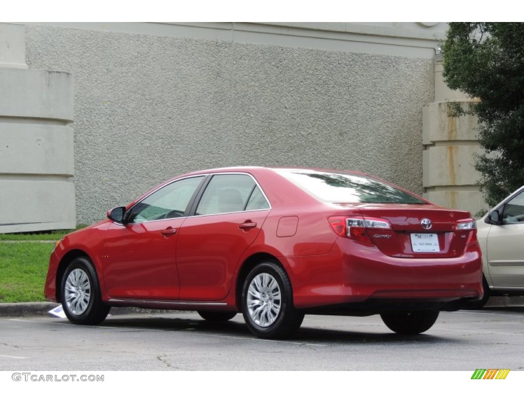 2014 Camry LE - Barcelona Red Metallic / Ivory photo #40