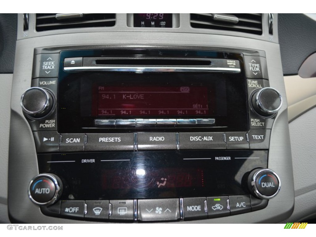 2011 Avalon Limited - Zephyr Blue Metallic / Light Gray photo #20