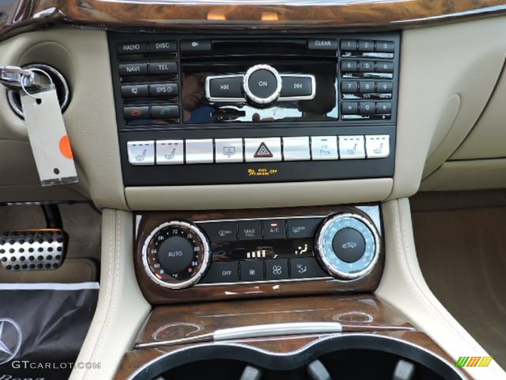 2012 Mercedes-Benz CLS 550 4Matic Coupe Controls Photos