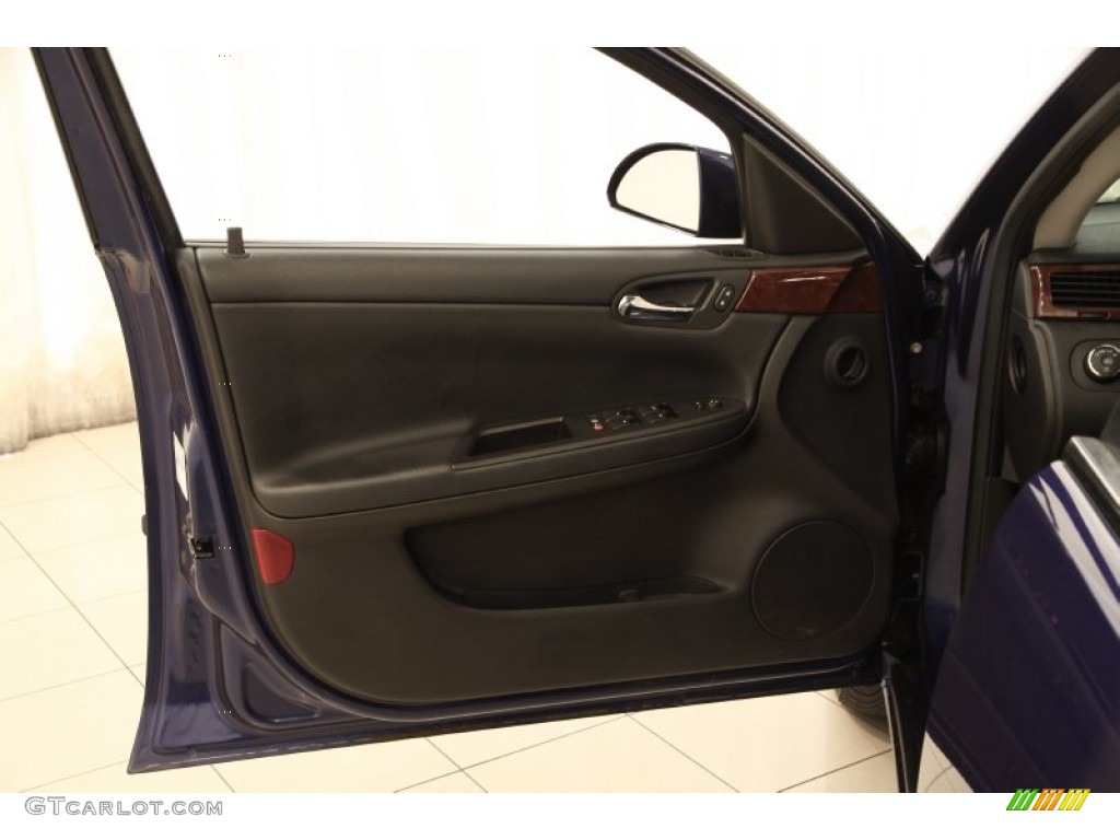 2006 Chevrolet Impala LT Ebony Black Door Panel Photo #104705865