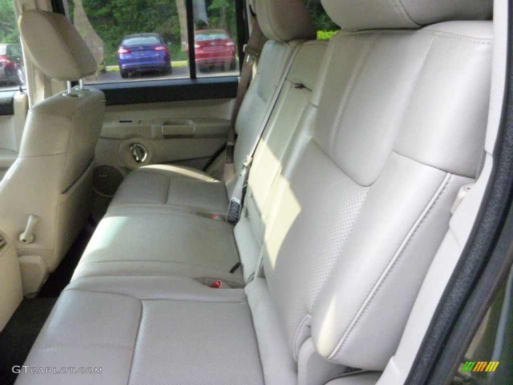 2007 Commander Limited 4x4 - Jeep Green Metallic / Dark Khaki/Light Graystone photo #16