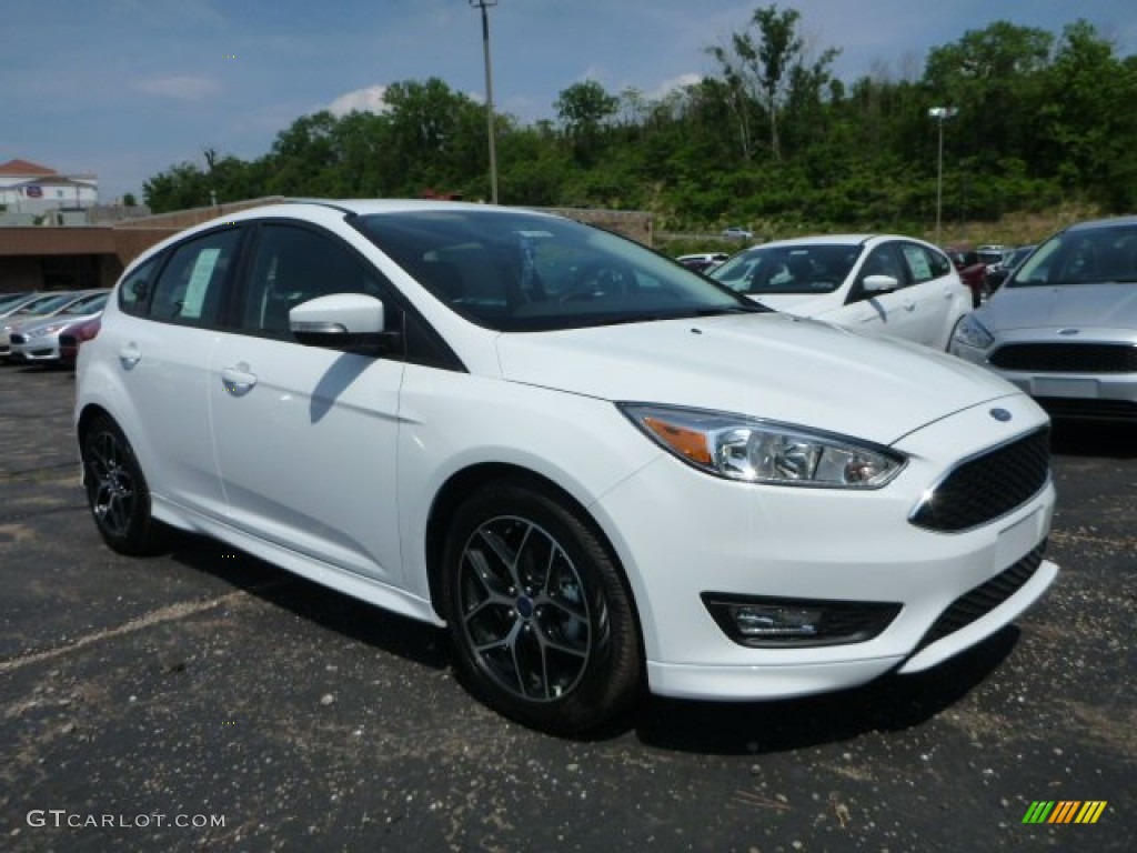 2015 Focus SE Hatchback - Oxford White / Charcoal Black photo #1