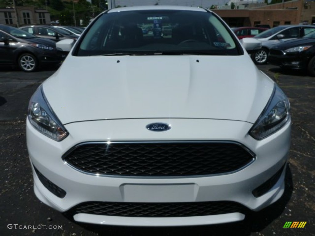 2015 Focus SE Hatchback - Oxford White / Charcoal Black photo #6