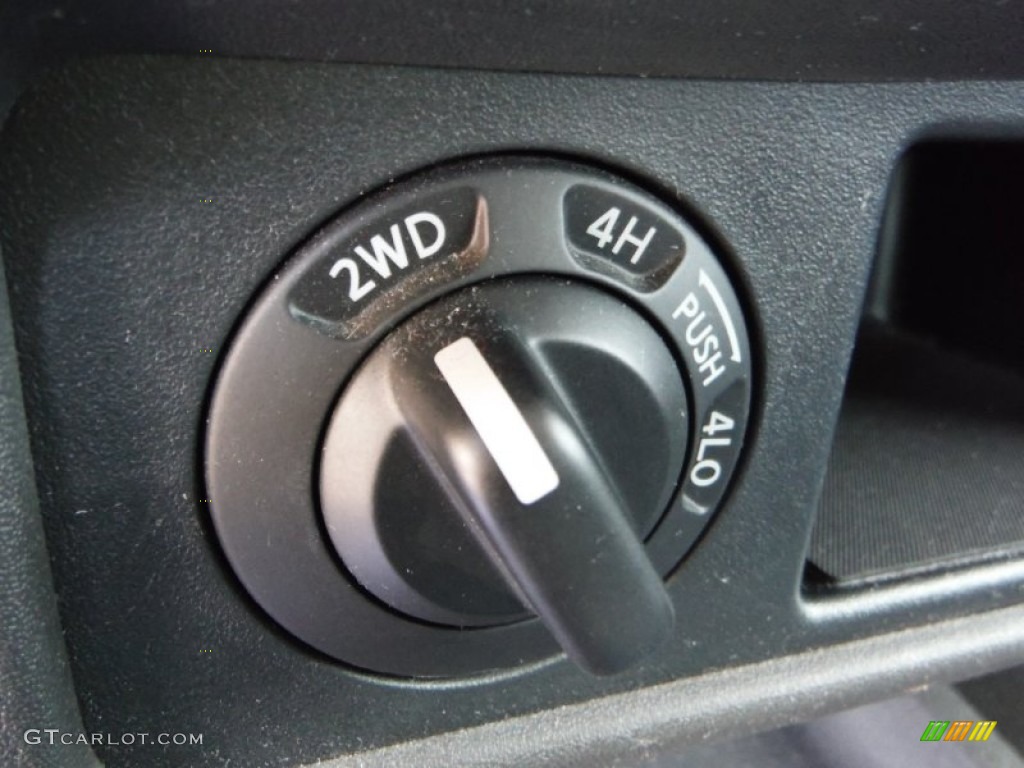 2008 Frontier SE King Cab 4x4 - Storm Grey / Graphite photo #17