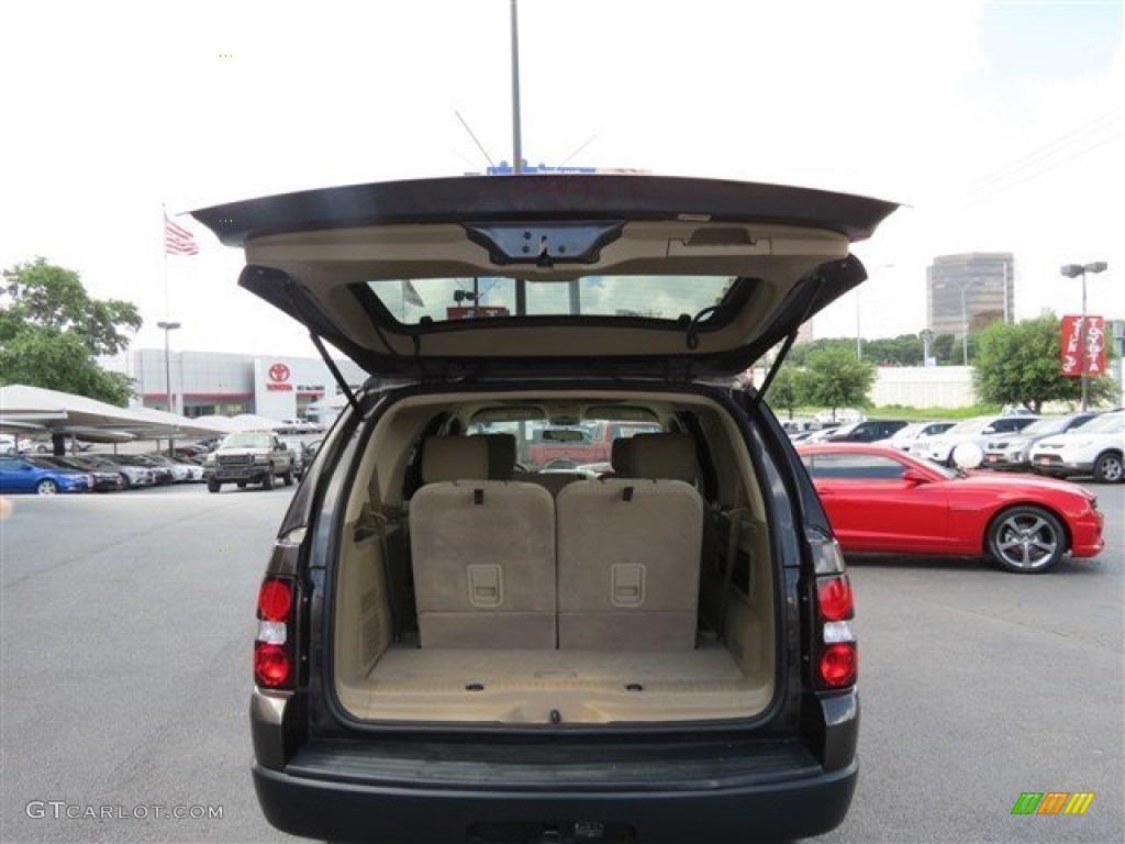 2007 Explorer XLT - Dark Stone Metallic / Camel photo #17