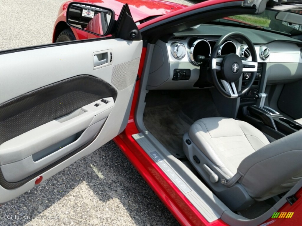 2005 Mustang GT Premium Convertible - Torch Red / Light Graphite photo #11