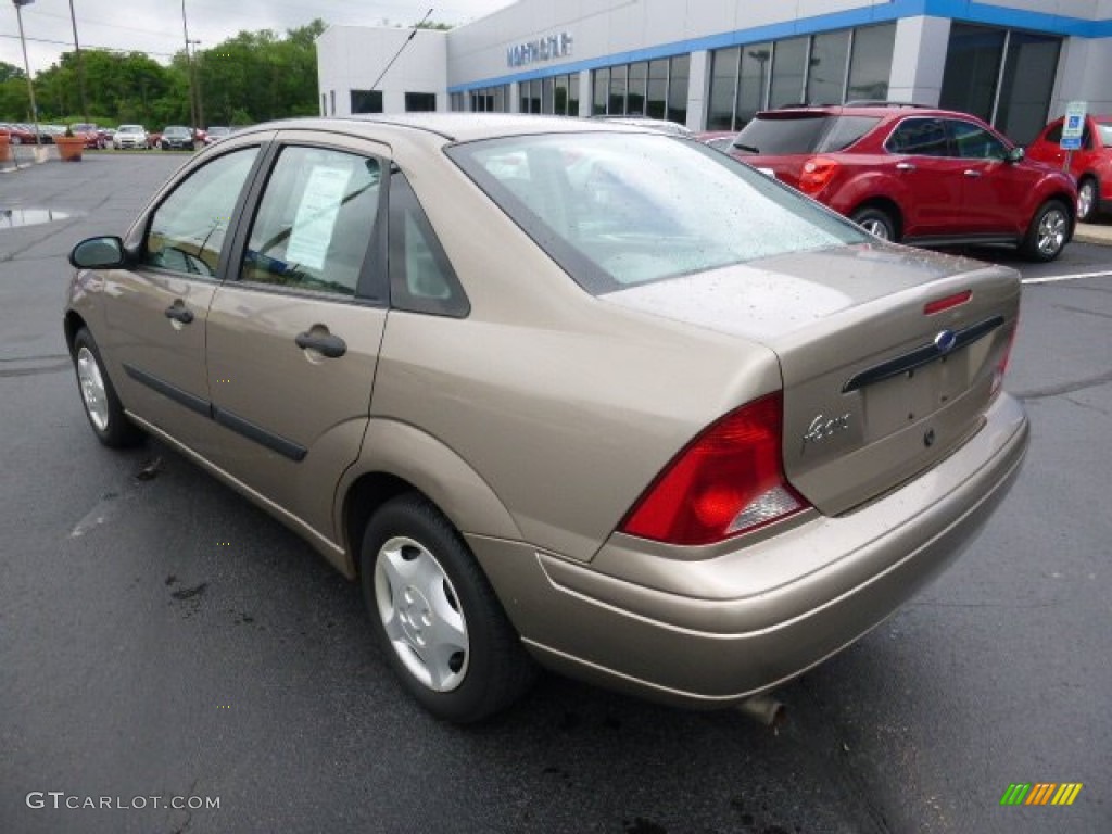 2003 Focus LX Sedan - Arizona Beige Metallic / Medium Graphite photo #3